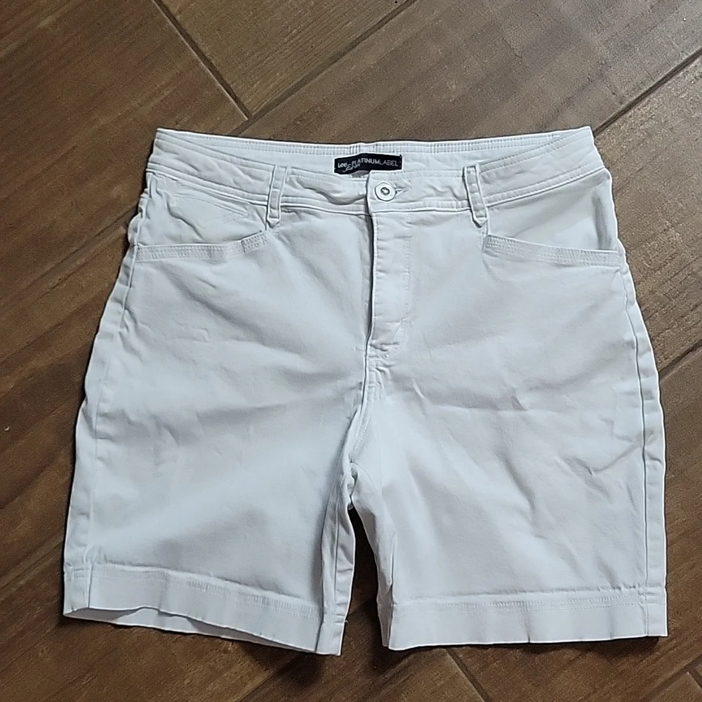 Lee Platinum Label white shorts cotton stretch 4 pockets Belt loops sz 10 EUC…